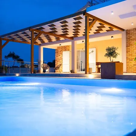 Iva With Heated Pool Willa Galovac (Zadar)