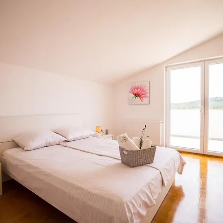 Iva With Heated Pool Villa *