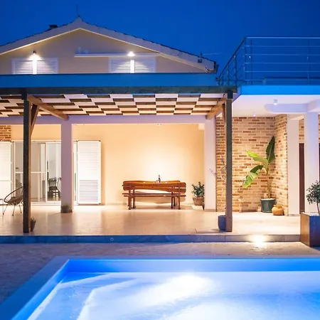 Iva With Heated Pool Villa *