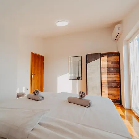Villa Iva With Heated Pool