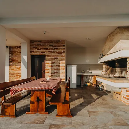 Iva With Heated Pool Villa *