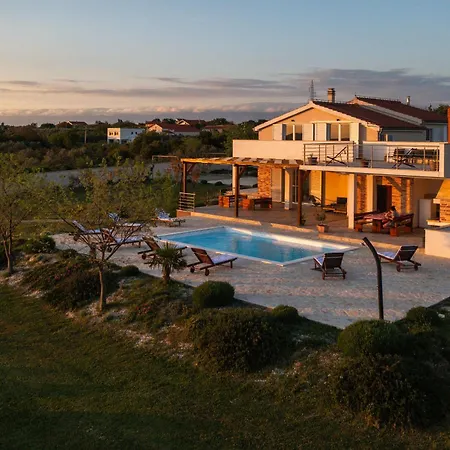 Iva With Heated Pool *