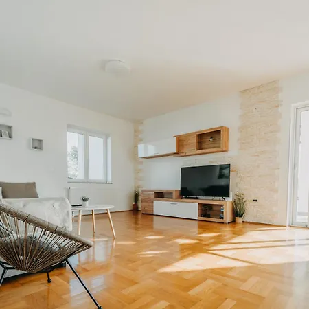 Villa Iva With Heated Pool